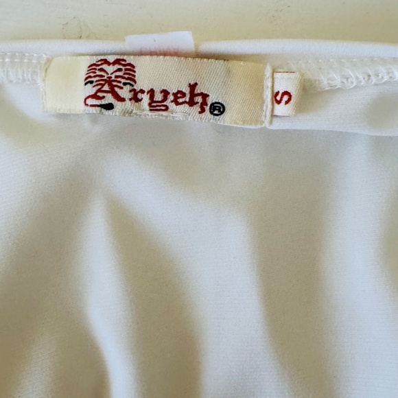 Aryeh sleeveles white top layered hem split back  top small - Picture 3 of 3